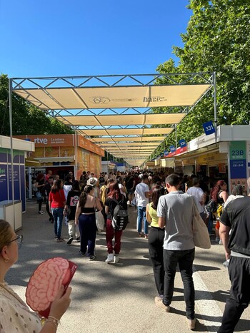 Uns llibreters passejant per Madrid